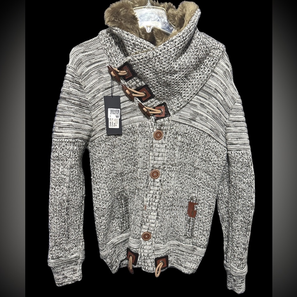 NWT Gray Men’s Cardigan With Buttons!!